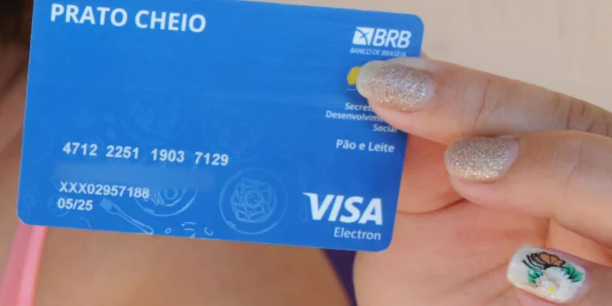 Cartão Prato Cheio do BRB para auxílio alimentação, com destaque para o logo Visa Electron.