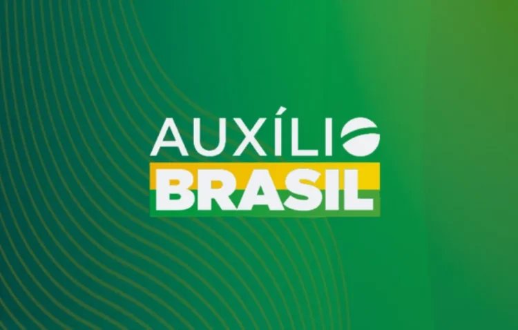 Logo oficial do programa Auxílio Brasil com fundo verde e amarelo.
