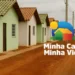 "Conjunto de casas do programa Minha Casa Minha Vida, com o logo do programa em destaque."