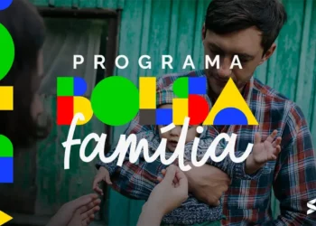 Imagem ilustrativa do programa Bolsa Família, com figuras geométricas coloridas e uma família sendo atendida.