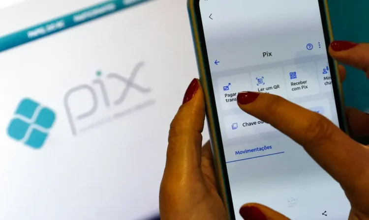 Tela de celular mostrando opções do Pix para pagar compras e ler QR Code