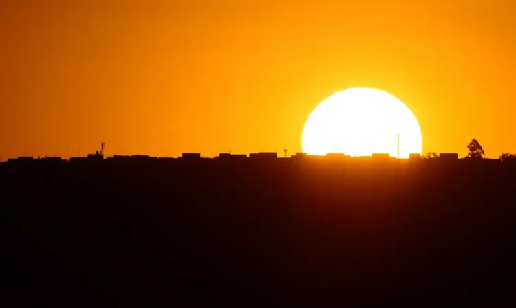 Pôr do sol sobre a cidade