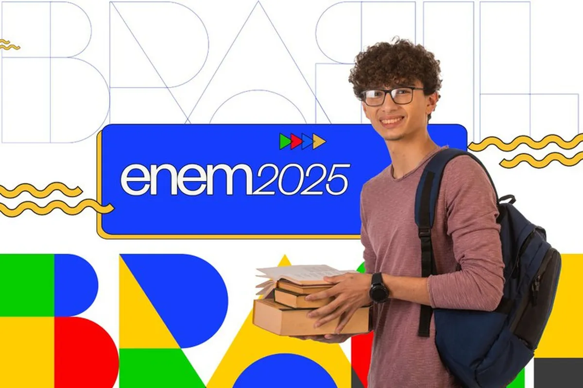 Imagem de um estudante segurando livros, com o logo do Enem 2025, simbolizando a importância do exame para o ingresso no ensino superior.