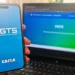"Tela do aplicativo FGTS no celular com a logo da Caixa, mostrando o acesso ao Fundo de Garantia do Tempo de Serviço."