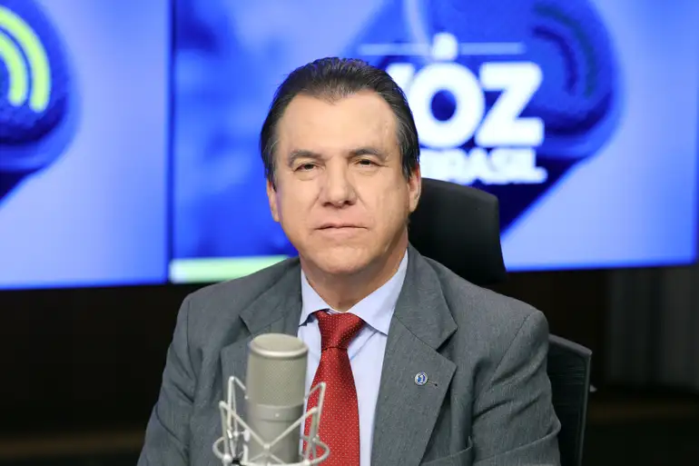 Autoridade pública em entrevista fala sobre equilíbrio entre direitos trabalhistas e economia