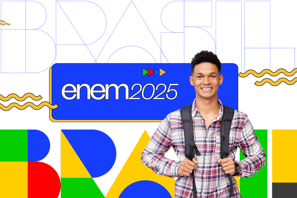 Jovem estudante sorrindo com mochila, representando o ENEM 2025