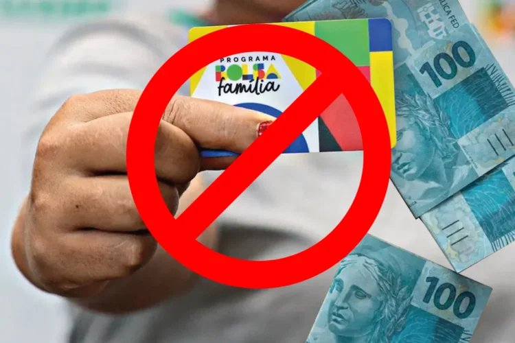 Cartão do Bolsa Família com a sobreposição de um símbolo de proibição, representando o bloqueio de benefícios devido a irregularidades nos dados.