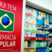 Farmácia Popular com medicamentos gratuitos disponíveis, incluindo remédios para a saúde pública no Brasil, em uma loja credenciada.