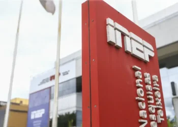 Fachada do prédio do INEP com destaque para o letreiro institucional