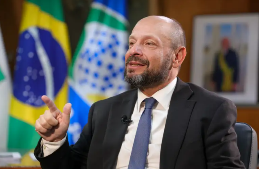 Presidente do INSS durante entrevista sobre o início do ressarcimento de vítimas de descontos indevidos.