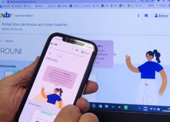 Tela do celular com o site do Prouni aberto, acessado pelo Portal Único do MEC