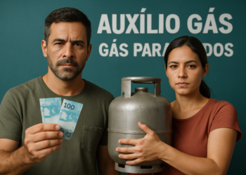 Casal representa auxílio gás no Brasil