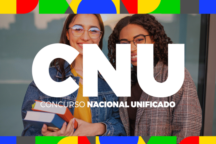 Duas estudantes sorrindo com livros nas mãos, ilustrando a isenção da taxa do CNU.