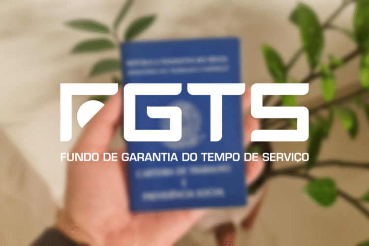 Logotipo do FGTS sobre imagem desfocada de carteira de trabalho