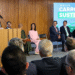 Autoridades em evento oficial sobre o programa de carro sustentável do Governo Federal.