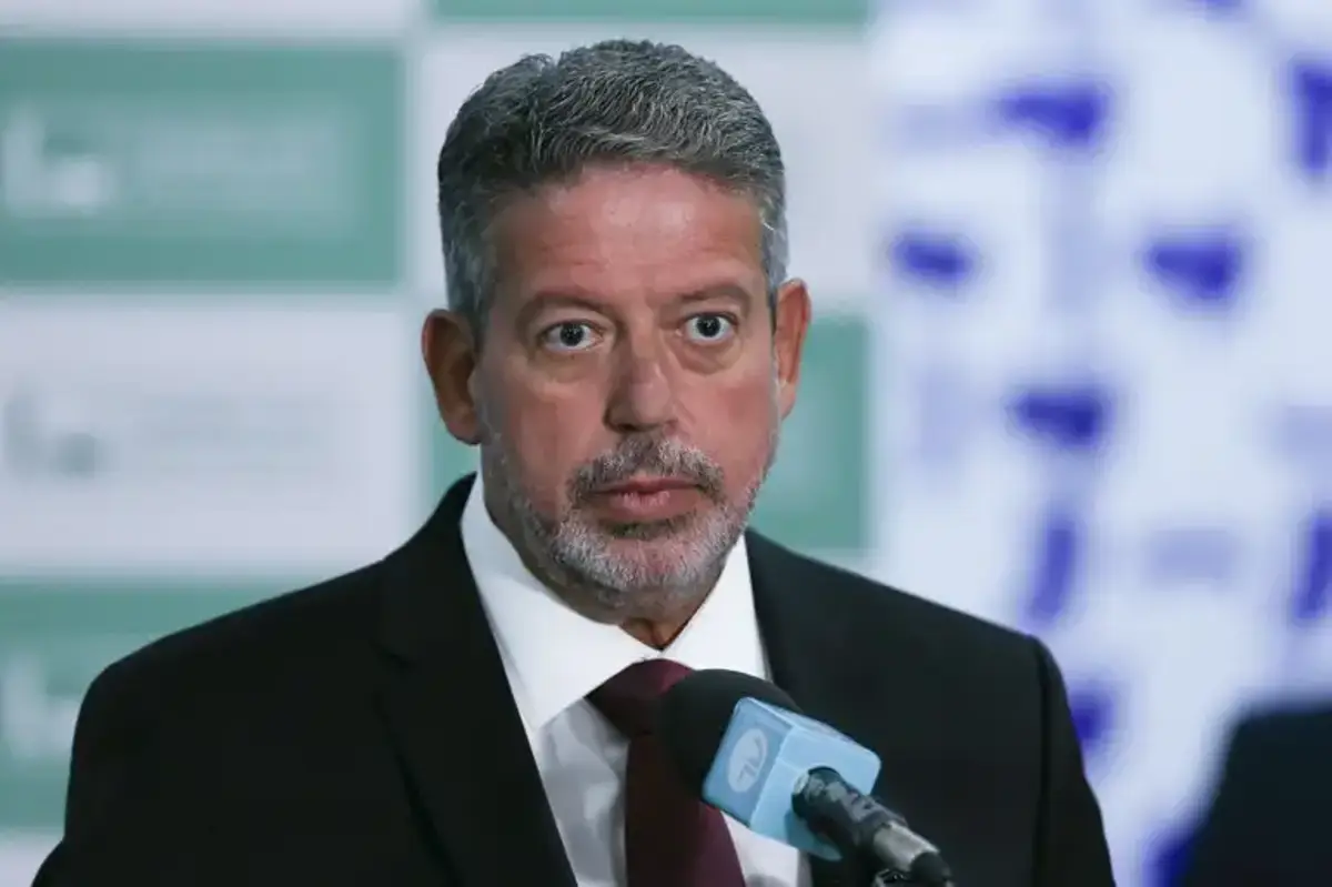 Arthur Lira em coletiva sobre isenção de IR até R$ 5 mil