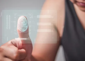 Leitor biométrico digital usado para acesso a benefícios sociais