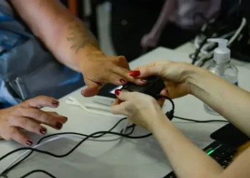 Coleta de biometria digital para cadastro de benefícios sociais