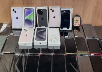 Aparelhos celulares apreendidos com embalagem e caixa