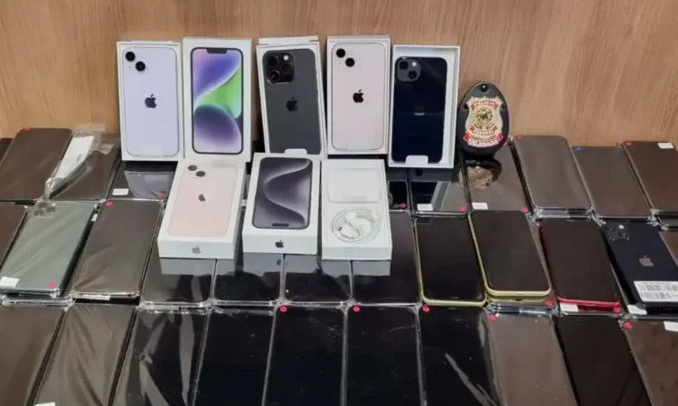 Aparelhos celulares apreendidos com embalagem e caixa