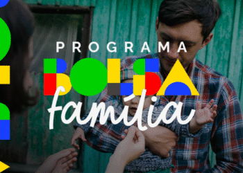 Programa Bolsa Família com nova regra de proteção, garantindo 50% do valor por até 12 meses.