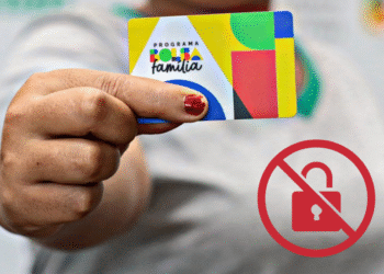 Cartão do programa Bolsa Família com ícone de bloqueio, indicando que é necessário seguir um passo a passo para desbloqueio.
