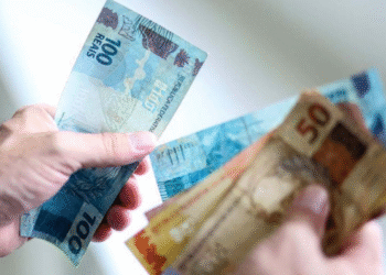 Você pode ter dinheiro esquecido no banco: aprenda como consultar pelo sistema do BC