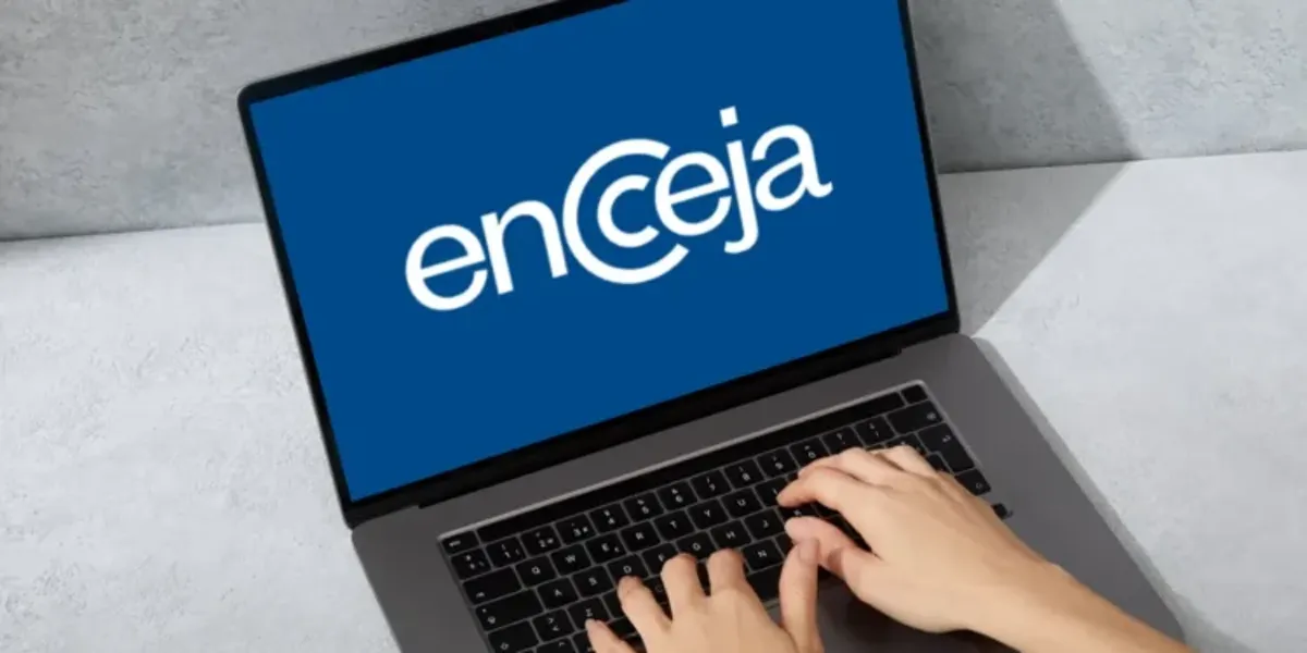 Tela de computador mostrando o logotipo do ENCCEJA 2025, indicando onde consultar o local de prova.