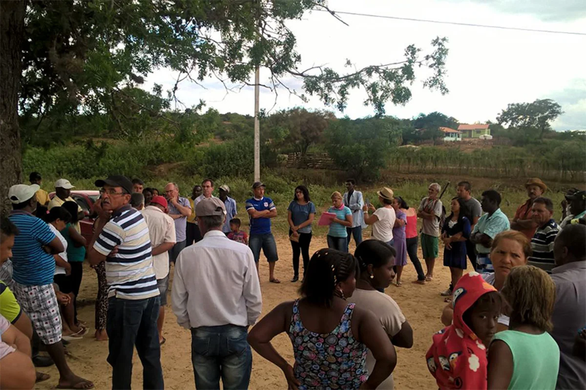 Moradores reunidos durante reunião sobre o golpe em cadastros habitacionais 'Minha Casa, Minha Vida'