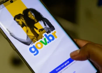Aplicativo gov.br aberto na tela de celular para autenticação digital