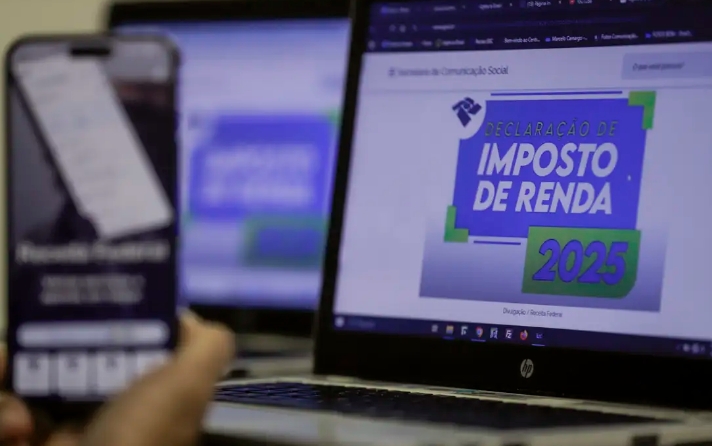 Consulta ao 3º lote do Imposto de Renda 2025, com pagamento em 31 de julho.