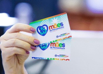 Cartões do programa Mães de Pernambuco, com confirmação de pagamento para agosto.