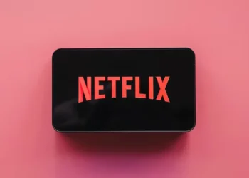 Logo da Netflix alertando sobre possíveis golpes