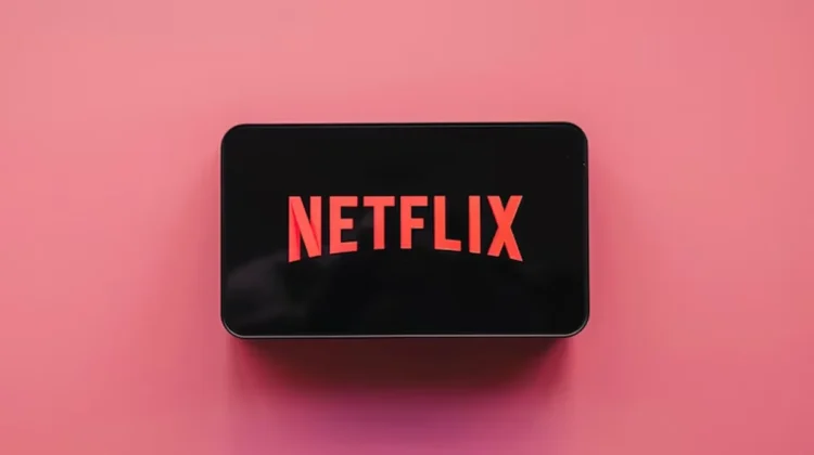 Logo da Netflix alertando sobre possíveis golpes