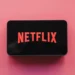 Logo da Netflix alertando sobre possíveis golpes