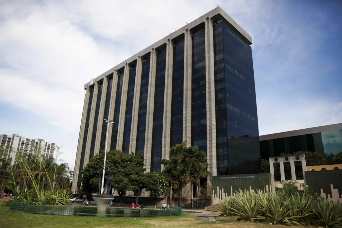 Edifício da Prefeitura do Rio, onde os serviços digitais para beneficiários de programas sociais são oferecidos.