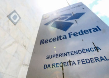 Receita Federal paga o terceiro lote de restituição do Imposto de Renda 2025 no dia 17, verifique se seu nome está na lista.