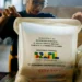 Embalagem de cesta básica do governo brasileiro, destacando a ação do Ministério do Desenvolvimento e Assistência Social.