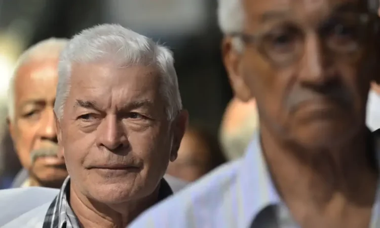 Idosos aguardando efetivação da aposentadoria