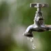 Torando o desperdício de água mais visível: vazamento de água pode aumentar a conta de serviços.