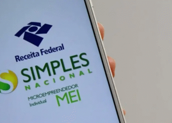 Imagem do celular exibindo o app da Receita Federal com o logo do MEI, representando a emissão do CCMEI diretamente pelo aplicativo.