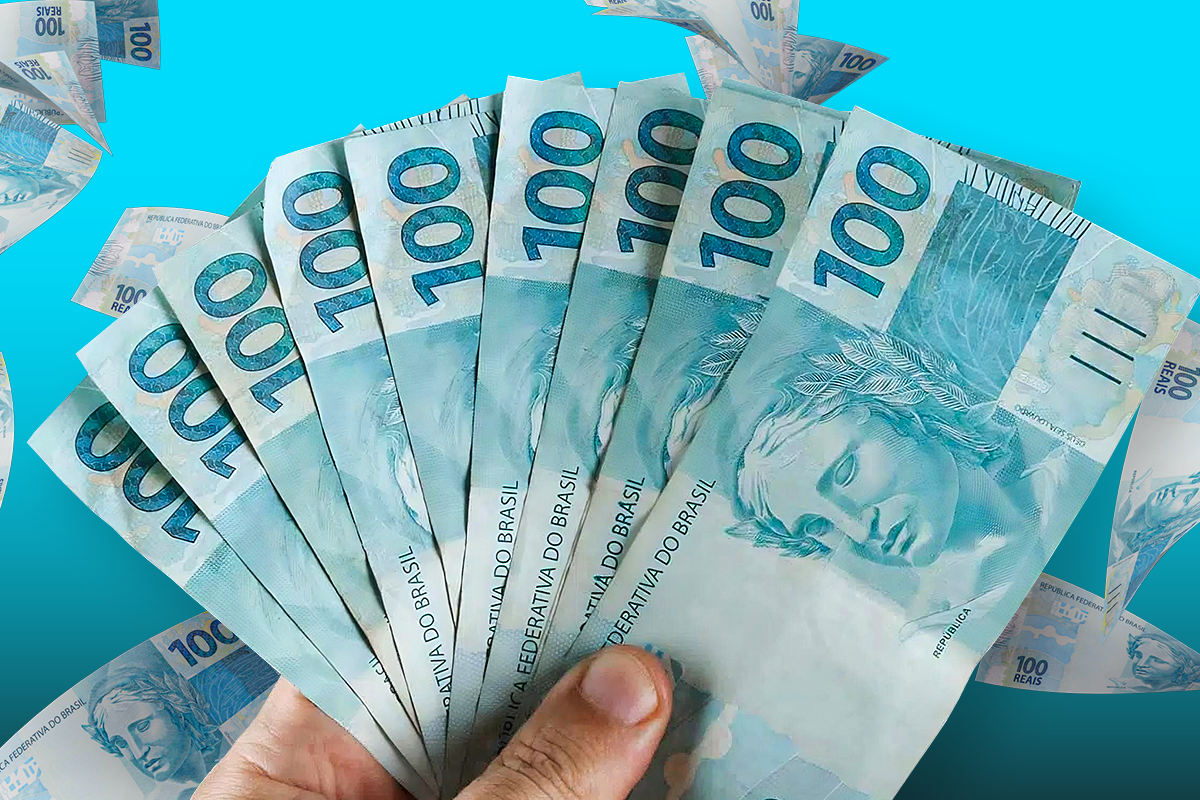 Imagem de cédulas de R$ 100 reais espalhadas com um fundo azul, representando os pagamentos do programa Pé-de-Meia em 2025.