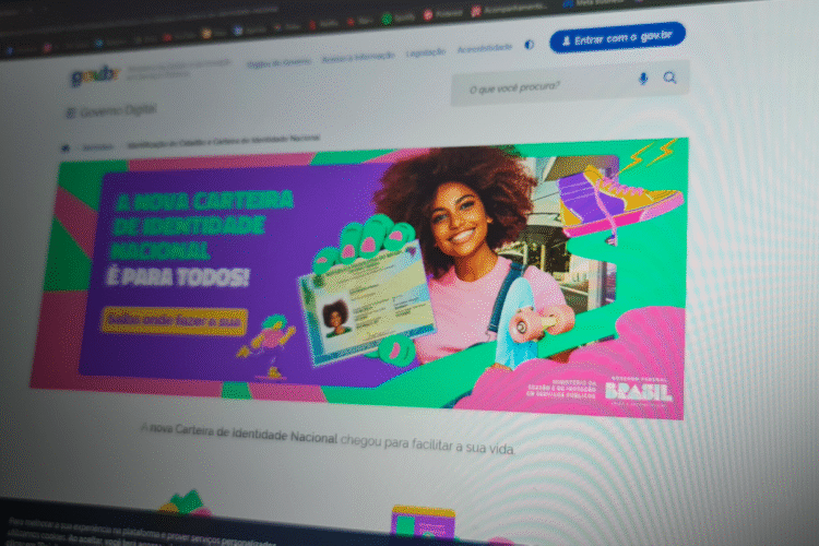 Imagem destacando a nova Carteira de Identidade Nacional do Brasil, com foco na praticidade e acessibilidade para todos os cidadãos.