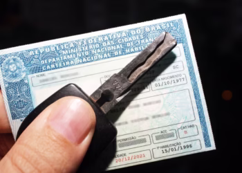 Imagem ilustrativa sobre as mudanças na legislação da CNH no Brasil, destacando as novas regras para obtenção da carteira de motorista (CNH).
