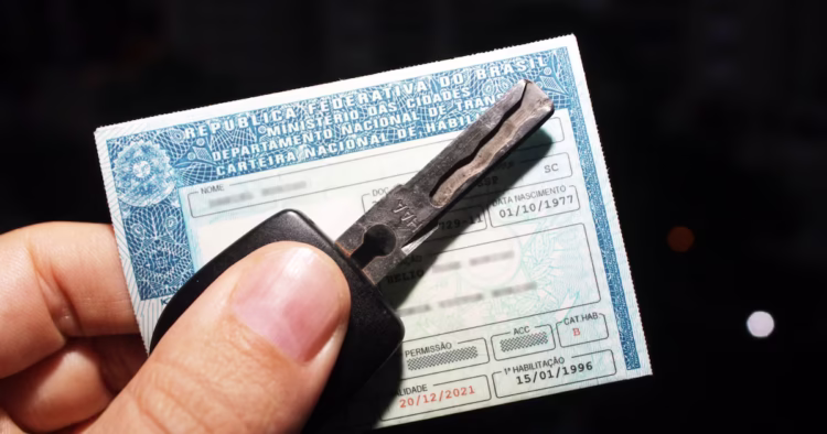 Imagem ilustrativa sobre as mudanças na legislação da CNH no Brasil, destacando as novas regras para obtenção da carteira de motorista (CNH).