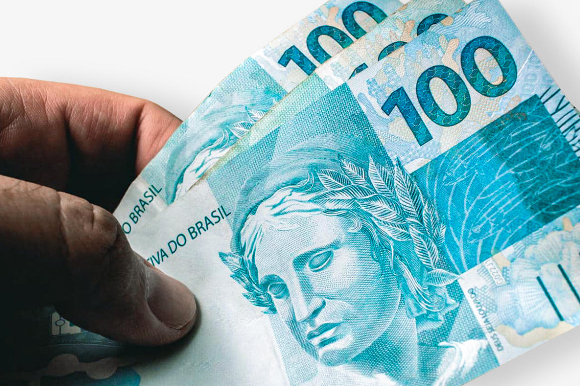 Nota de 100 reais ilustrando o saque do Bolsa Família