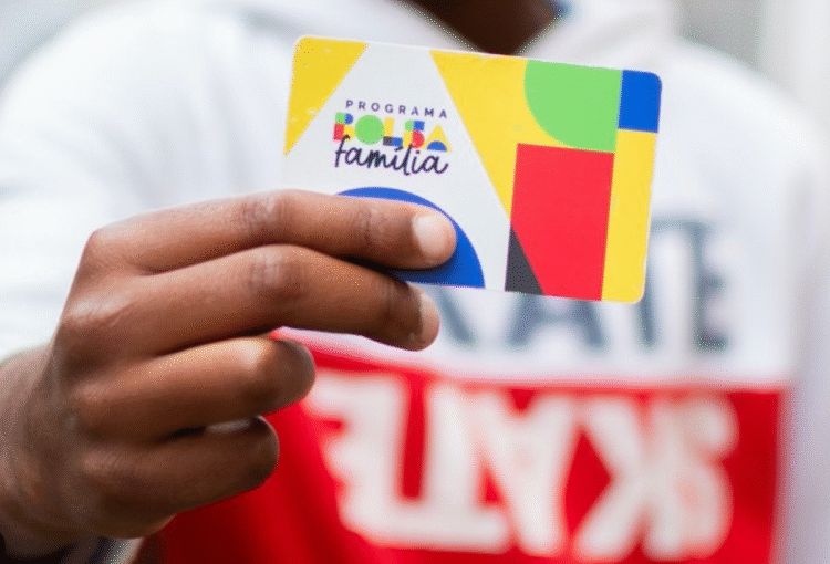 Cartão do Programa Bolsa Família, comunicado para beneficiários com NIS final 6, 7, 8, 9 e 0.