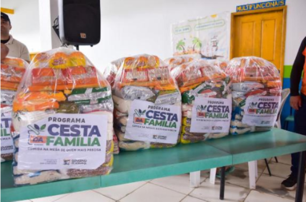 Cestas básicas do Programa Cesta da Família prontas para entrega.