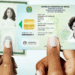 "Imagem comparativa entre o antigo RG e o novo documento de identidade digital com chip.