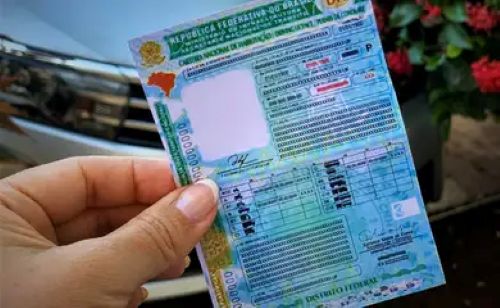 Nova Carteira Nacional de Habilitação exibida durante ação do programa CNH Popular no Ceará